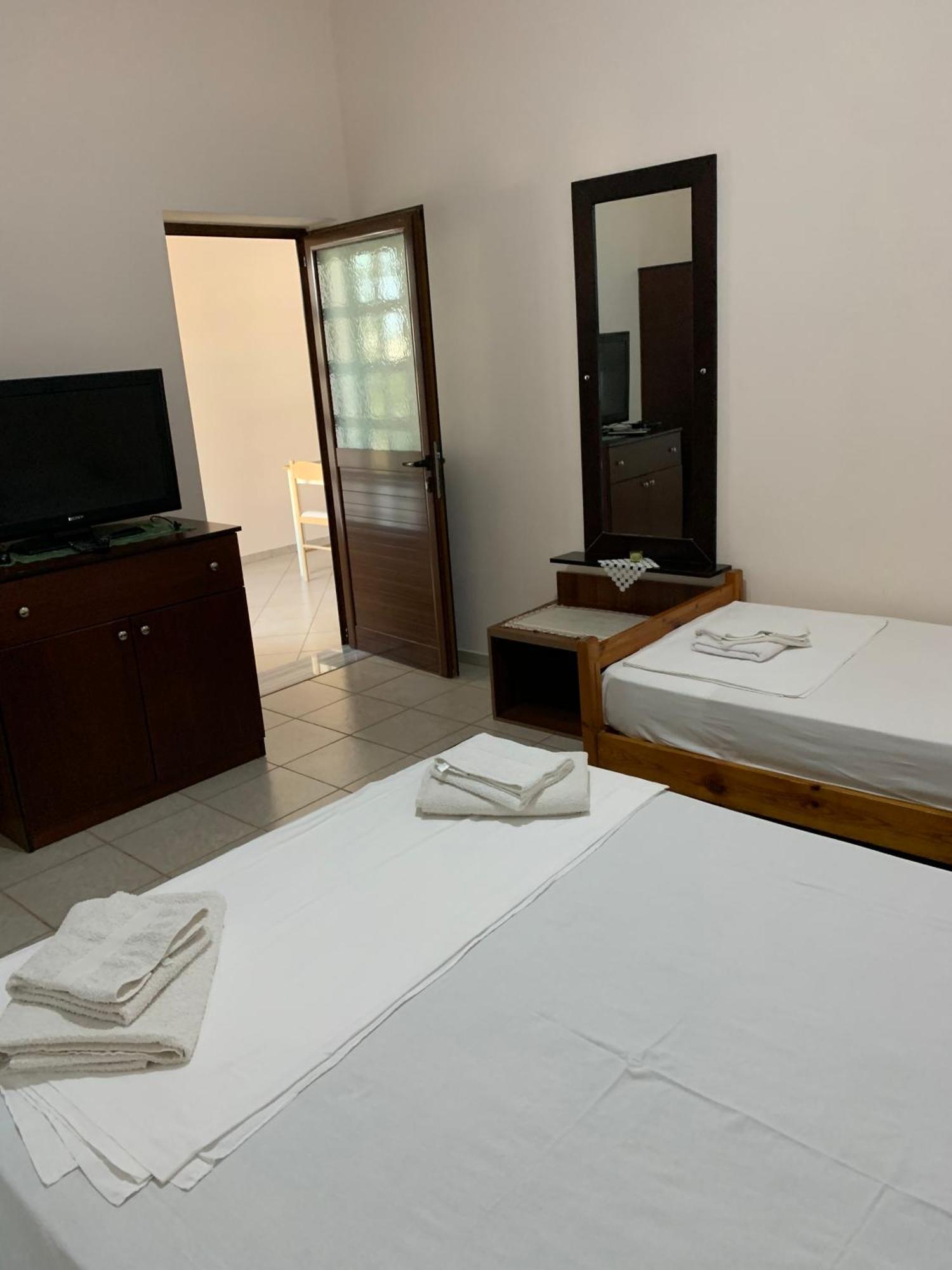 Ylli Cunaj Apartments Саранде Екстериор снимка